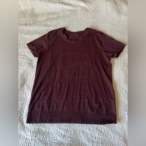 Lululemon size 8 swiftly tshirt maroon